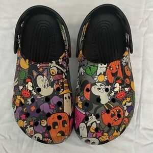 Disney Halloween Crocs M4 W6 gently worn.